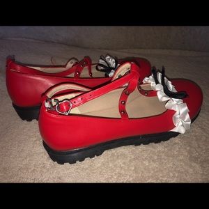 Only worn once. Size EU 42